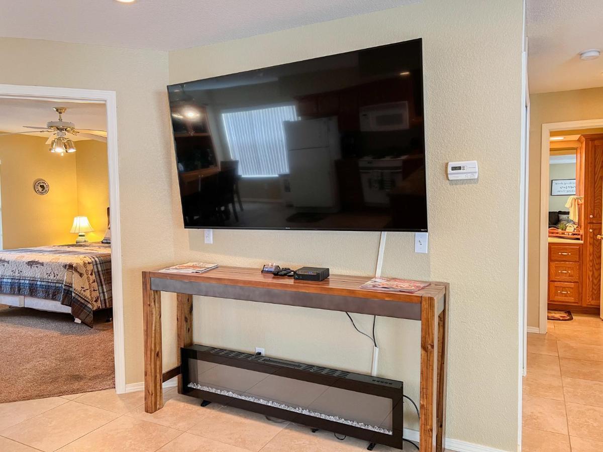 Lake Front 2Br Walk-In With Large Deck - Free Tickets Included - 79-1 브랜슨 외부 사진