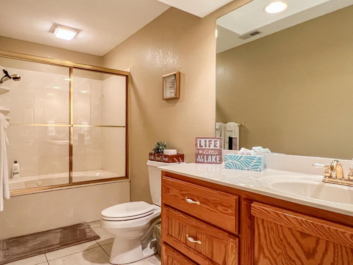 Lake Front 2Br Walk-In With Large Deck - Free Tickets Included - 79-1 브랜슨 외부 사진
